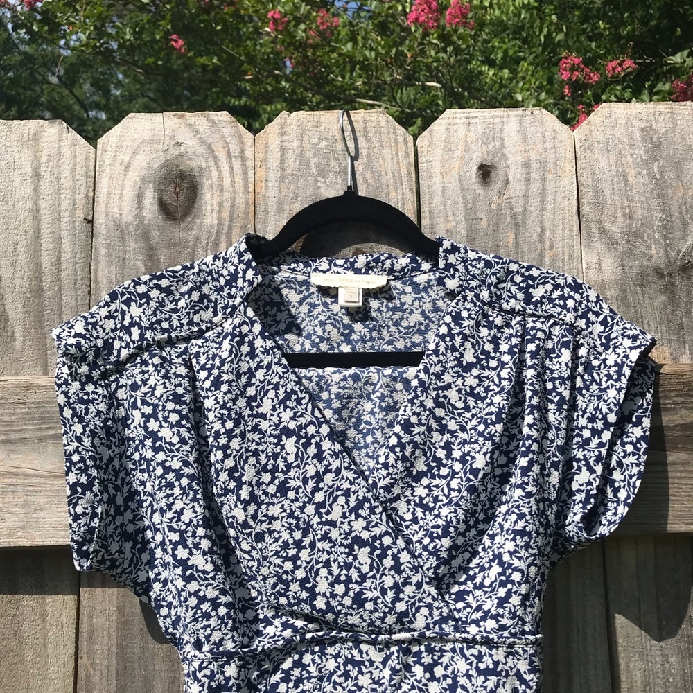 Monteau Los Angeles Floral Navy Blue Women's Top - Picture 4 of 9